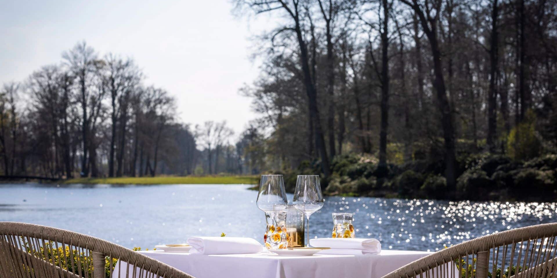 Terras Restaurant Voltaire Leersum Parc Broekhuizen Michelinrestaurant Utrechtse Heuvelrug fine dining gastronomisch restaurant luxe terras culinair landgoed buiten dineren sterrenrestaurant chef Falco Lens gastronomische lunch gastronomisch diner natuur terras luxe restaurant Michelinster Nederland